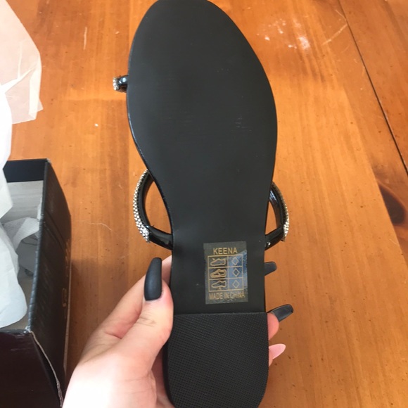 sandals - Picture 3 of 5